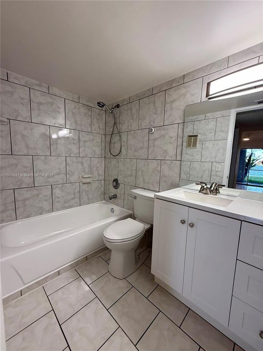 В аренду: $2,000 (2 спален, 2 ванн, 960 Квадратных фут)