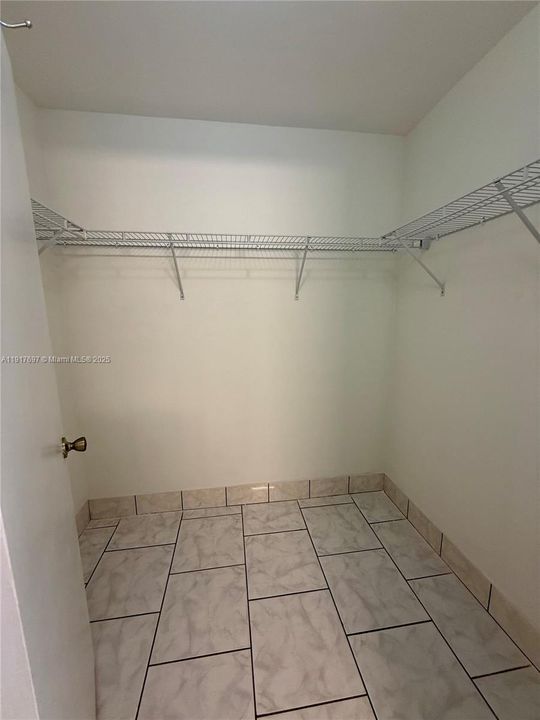 В аренду: $2,000 (2 спален, 2 ванн, 960 Квадратных фут)