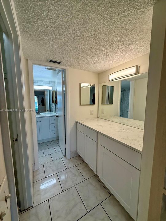 В аренду: $2,000 (2 спален, 2 ванн, 960 Квадратных фут)