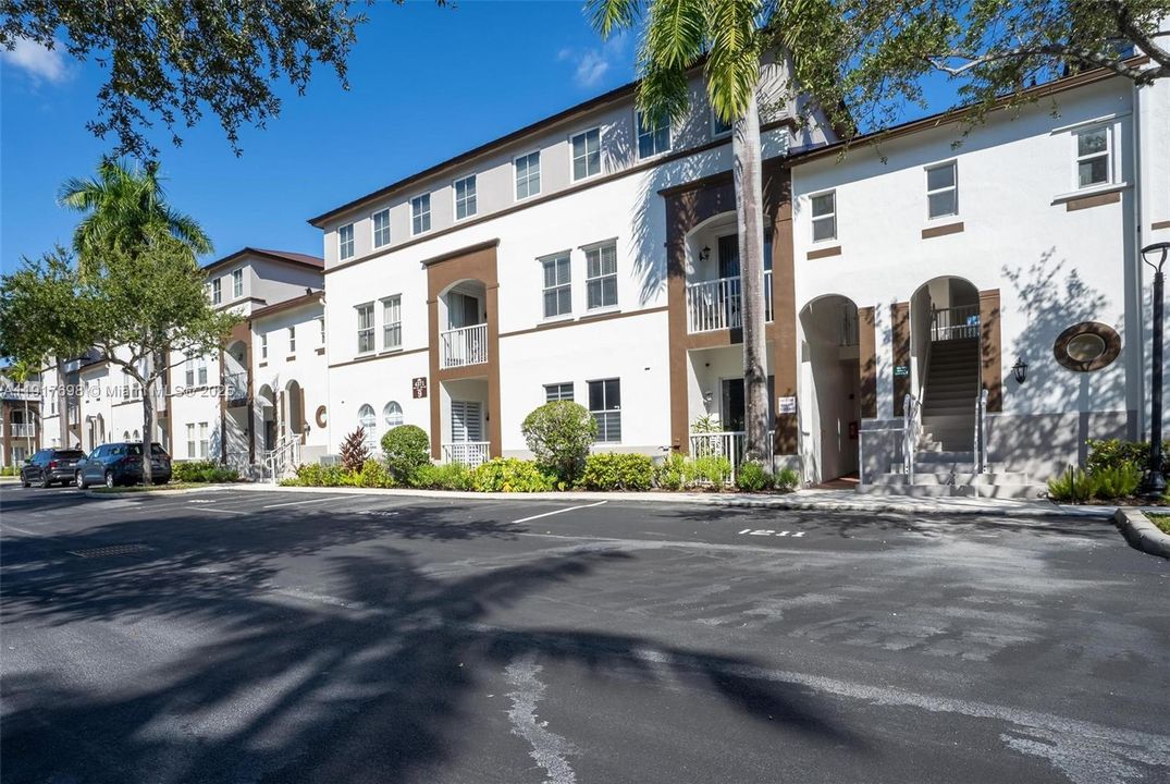 For Rent: $2,950 (3 beds, 2 baths, 1445 Square Feet)