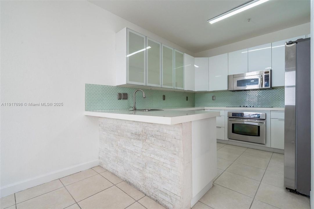 For Rent: $2,950 (3 beds, 2 baths, 1445 Square Feet)