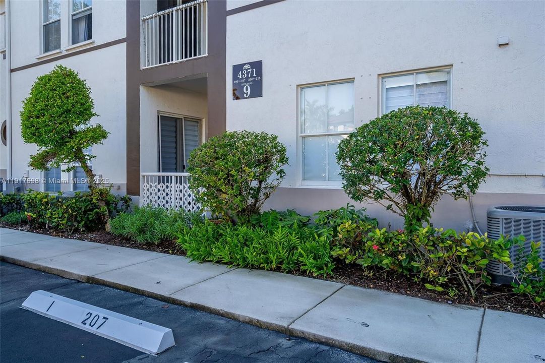 For Rent: $2,950 (3 beds, 2 baths, 1445 Square Feet)