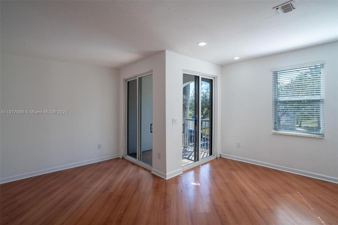 For Rent: $2,950 (3 beds, 2 baths, 1445 Square Feet)