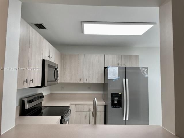 For Rent: $3,590 (3 beds, 2 baths, 1595 Square Feet)