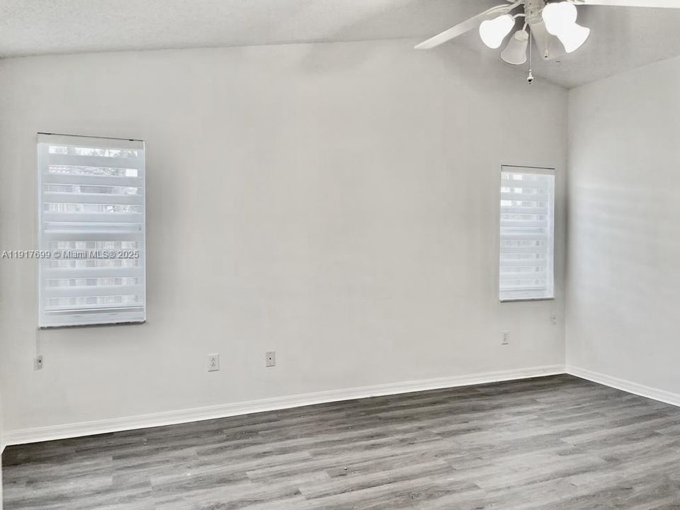 For Rent: $3,590 (3 beds, 2 baths, 1595 Square Feet)