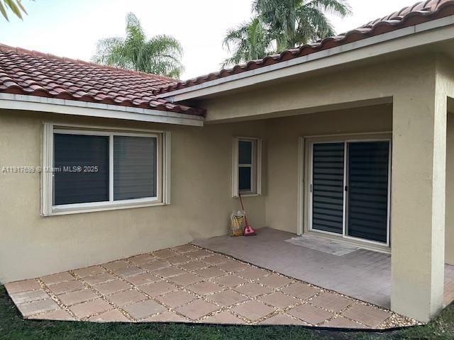 For Rent: $3,590 (3 beds, 2 baths, 1595 Square Feet)