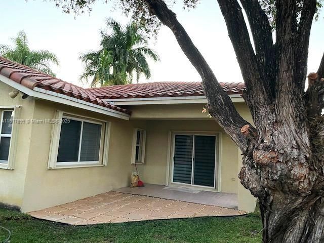 For Rent: $3,590 (3 beds, 2 baths, 1595 Square Feet)