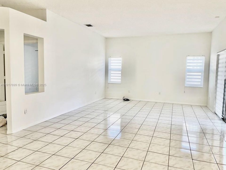 For Rent: $3,590 (3 beds, 2 baths, 1595 Square Feet)