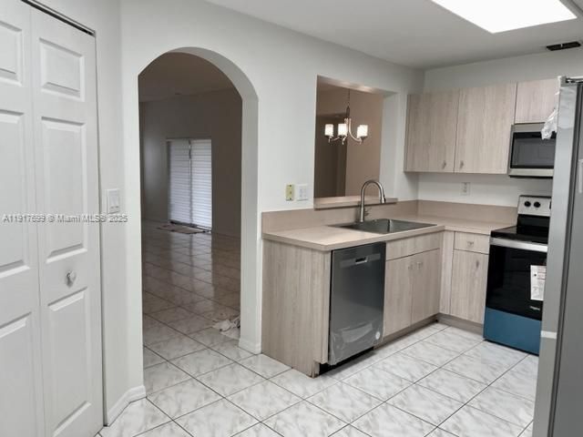 For Rent: $3,590 (3 beds, 2 baths, 1595 Square Feet)