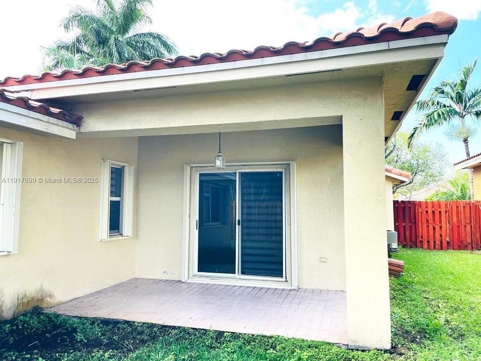 For Rent: $3,590 (3 beds, 2 baths, 1595 Square Feet)