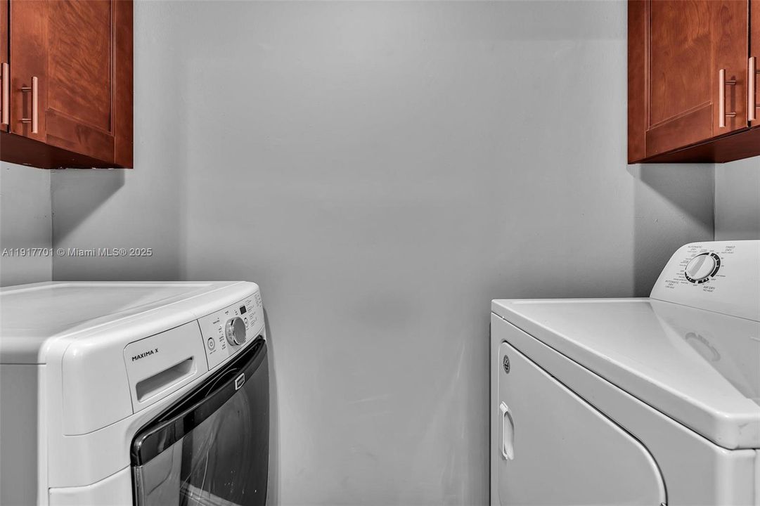 For Sale: $239,900 (2 beds, 1 baths, 903 Square Feet)