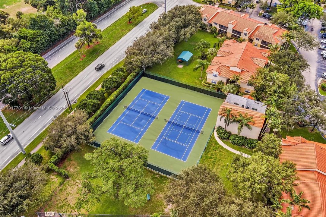 For Sale: $239,900 (2 beds, 1 baths, 903 Square Feet)