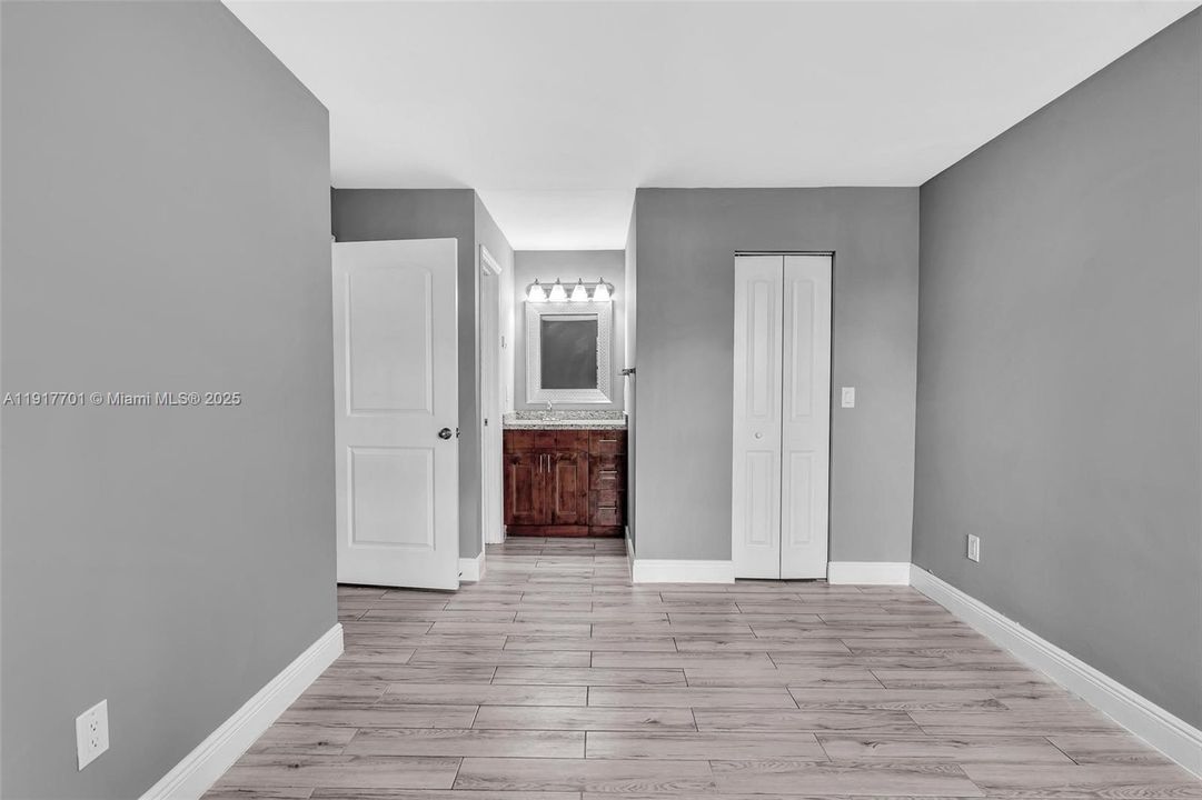 For Sale: $239,900 (2 beds, 1 baths, 903 Square Feet)