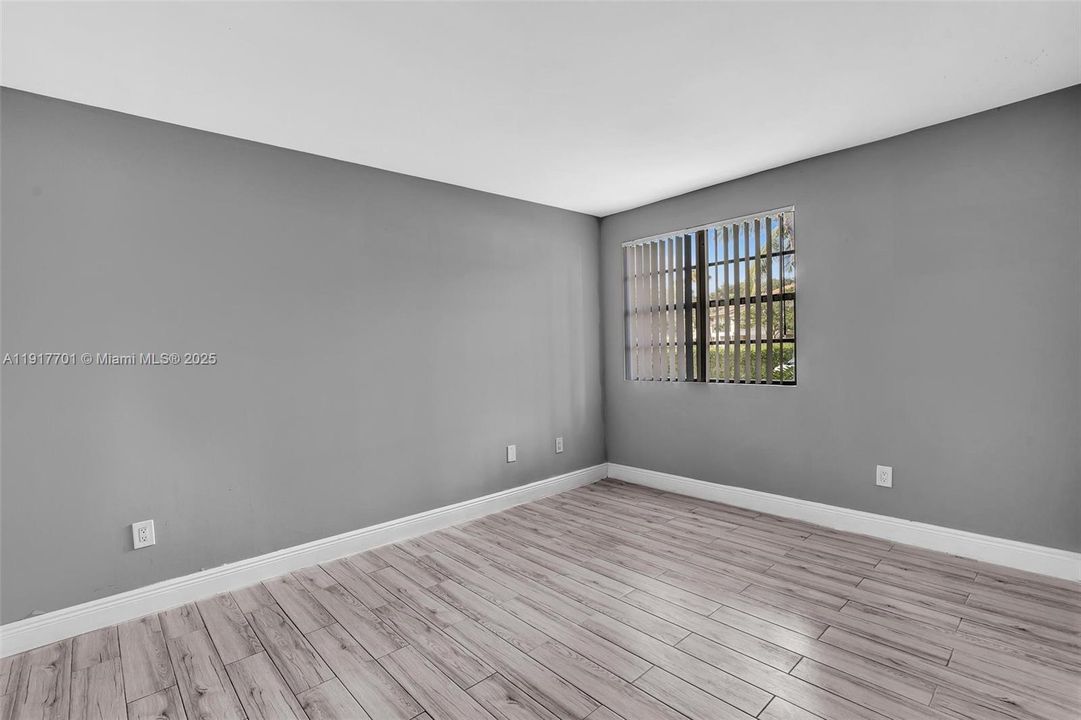 For Sale: $239,900 (2 beds, 1 baths, 903 Square Feet)