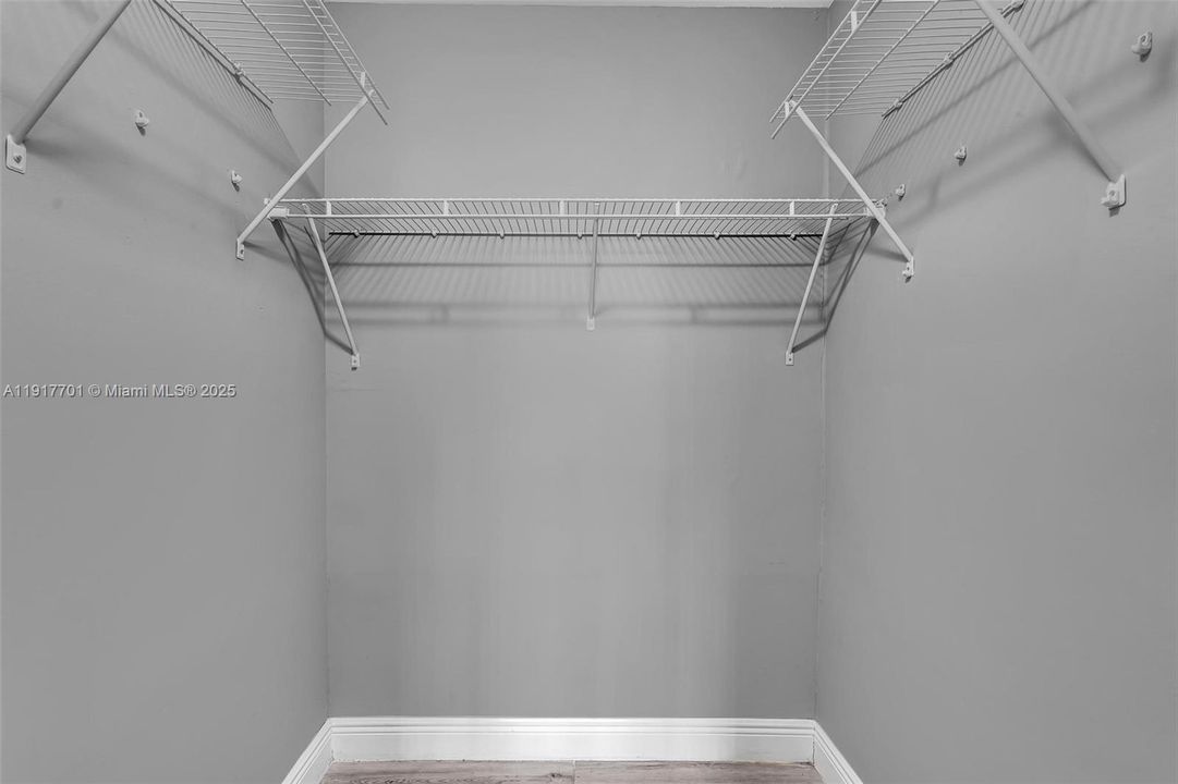 For Sale: $239,900 (2 beds, 1 baths, 903 Square Feet)