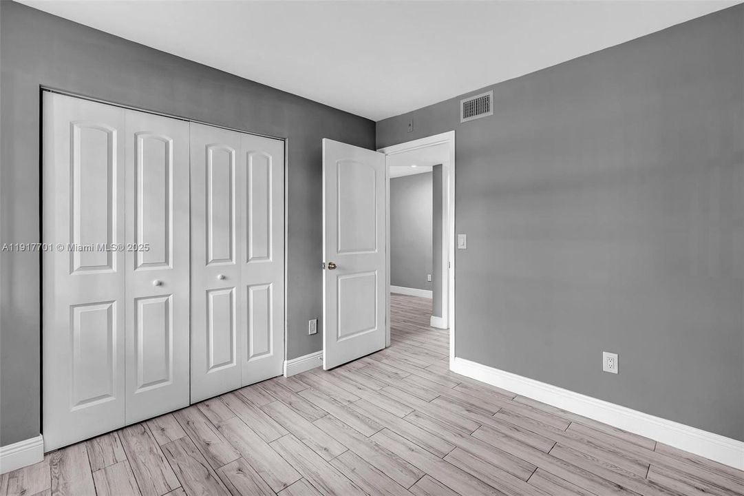 For Sale: $239,900 (2 beds, 1 baths, 903 Square Feet)