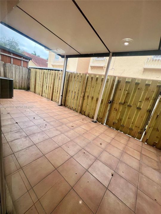 Под контрактом: $2,850 (3 спален, 2 ванн, 1638 Квадратных фут)