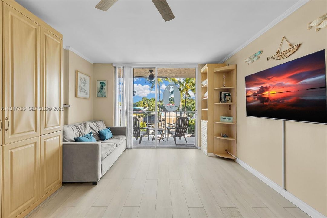 待售: $290,000 (0 贝兹, 1 浴室, 398 平方英尺)