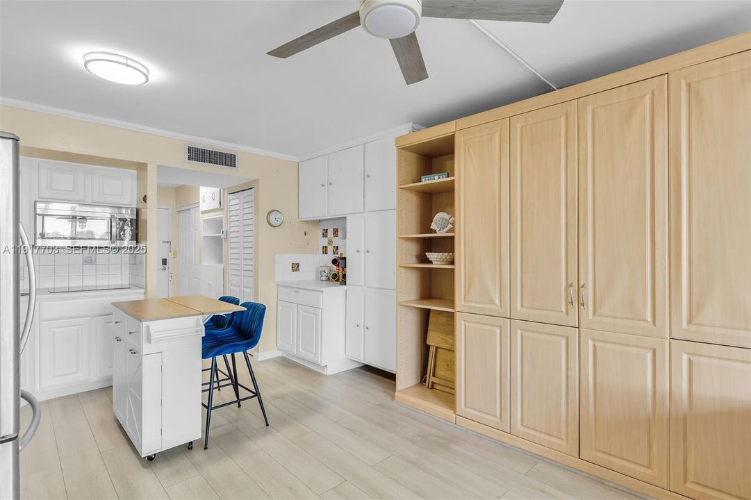 待售: $290,000 (0 贝兹, 1 浴室, 398 平方英尺)