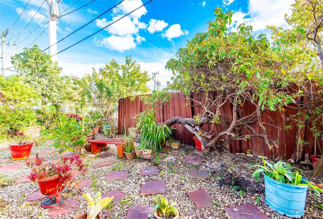 待售: $635,000 (0 贝兹, 0 浴室, 1529 平方英尺)