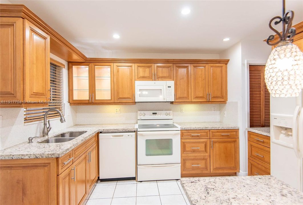 待售: $635,000 (0 贝兹, 0 浴室, 1529 平方英尺)