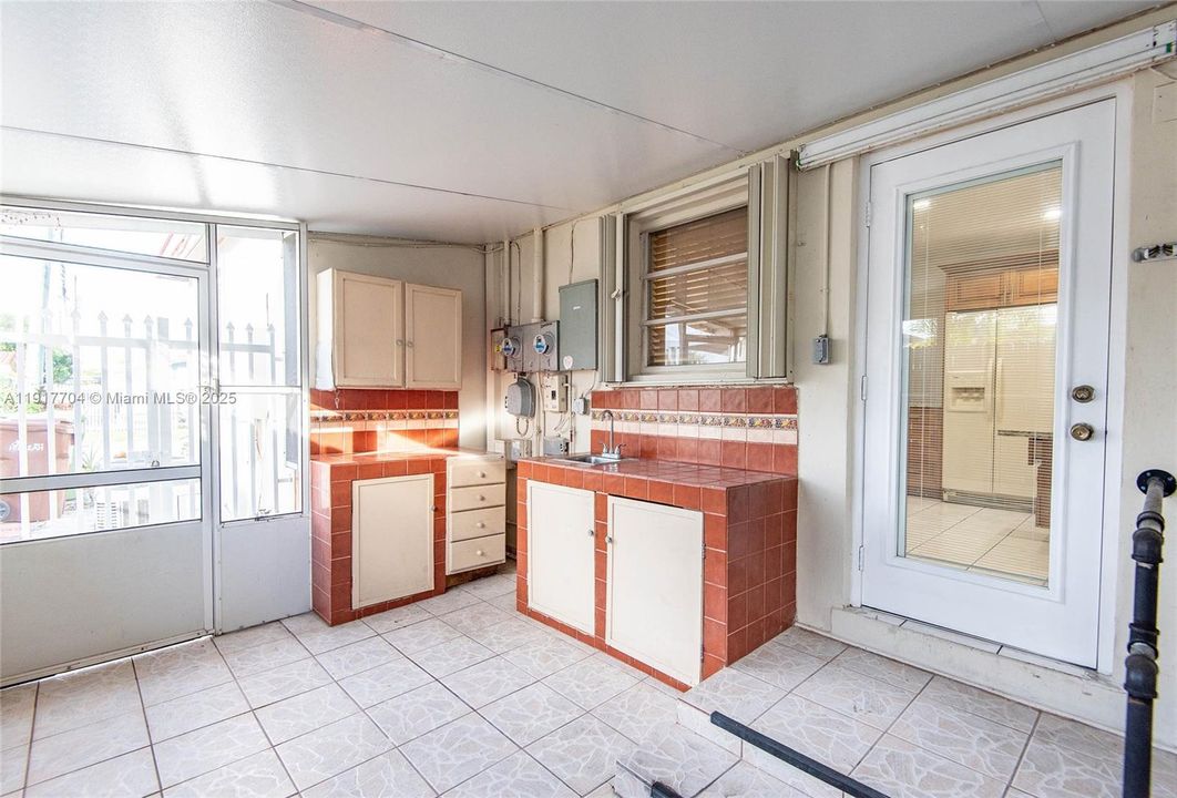 待售: $635,000 (0 贝兹, 0 浴室, 1529 平方英尺)