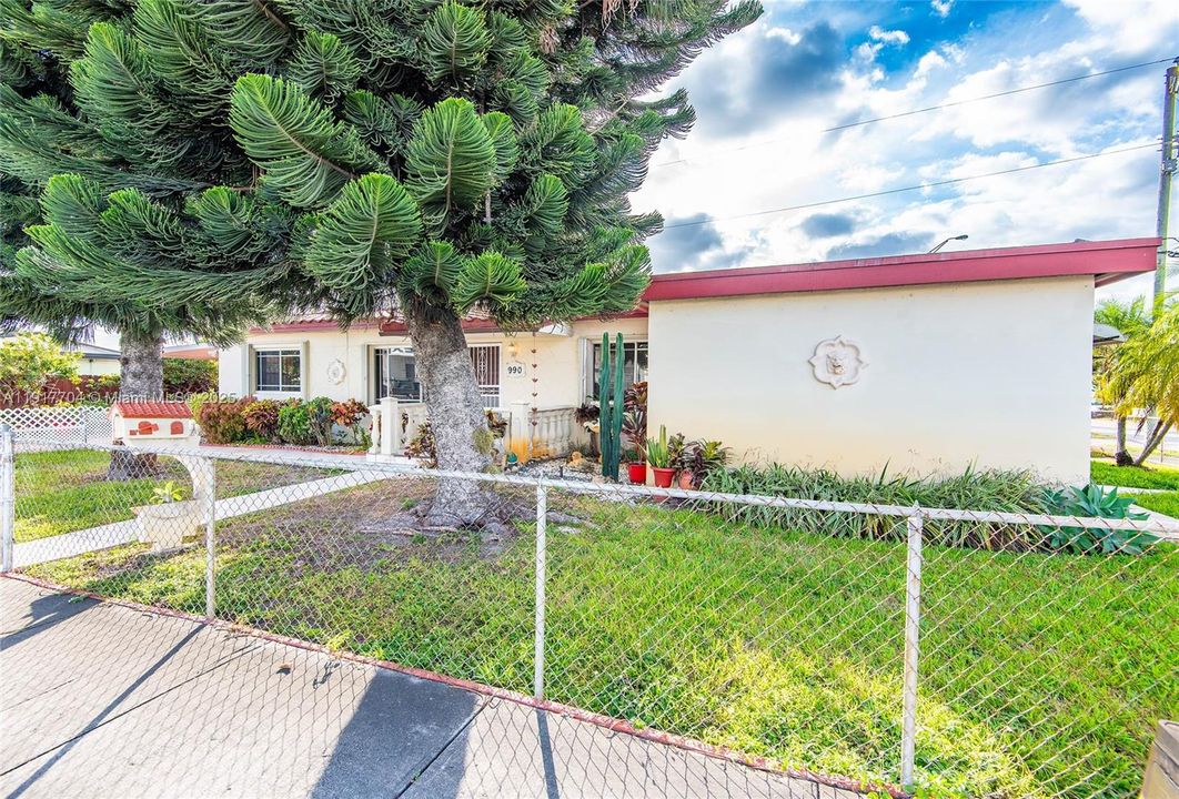 待售: $635,000 (0 贝兹, 0 浴室, 1529 平方英尺)