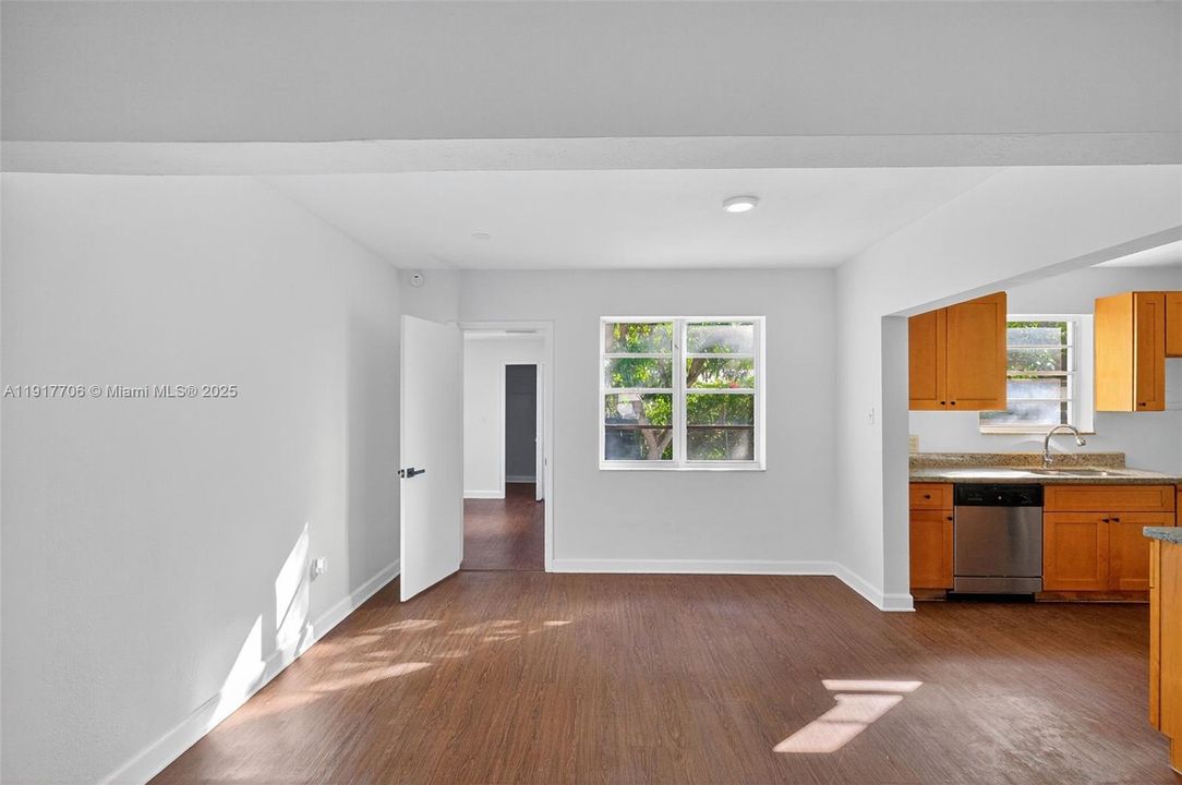 Active With Contract: $649,000 (3 beds, 3 baths, 1555 Square Feet)