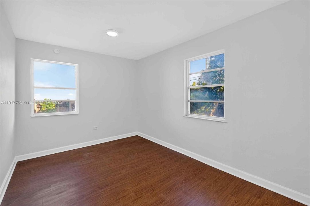 Active With Contract: $649,000 (3 beds, 3 baths, 1555 Square Feet)