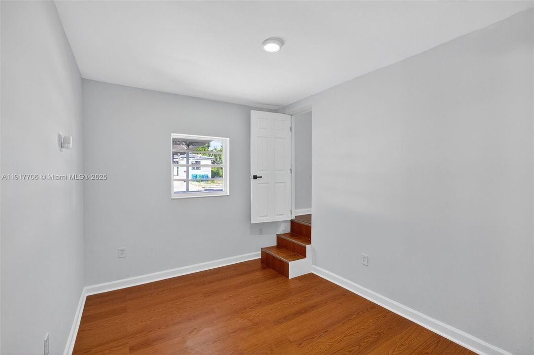 Active With Contract: $649,000 (3 beds, 3 baths, 1555 Square Feet)