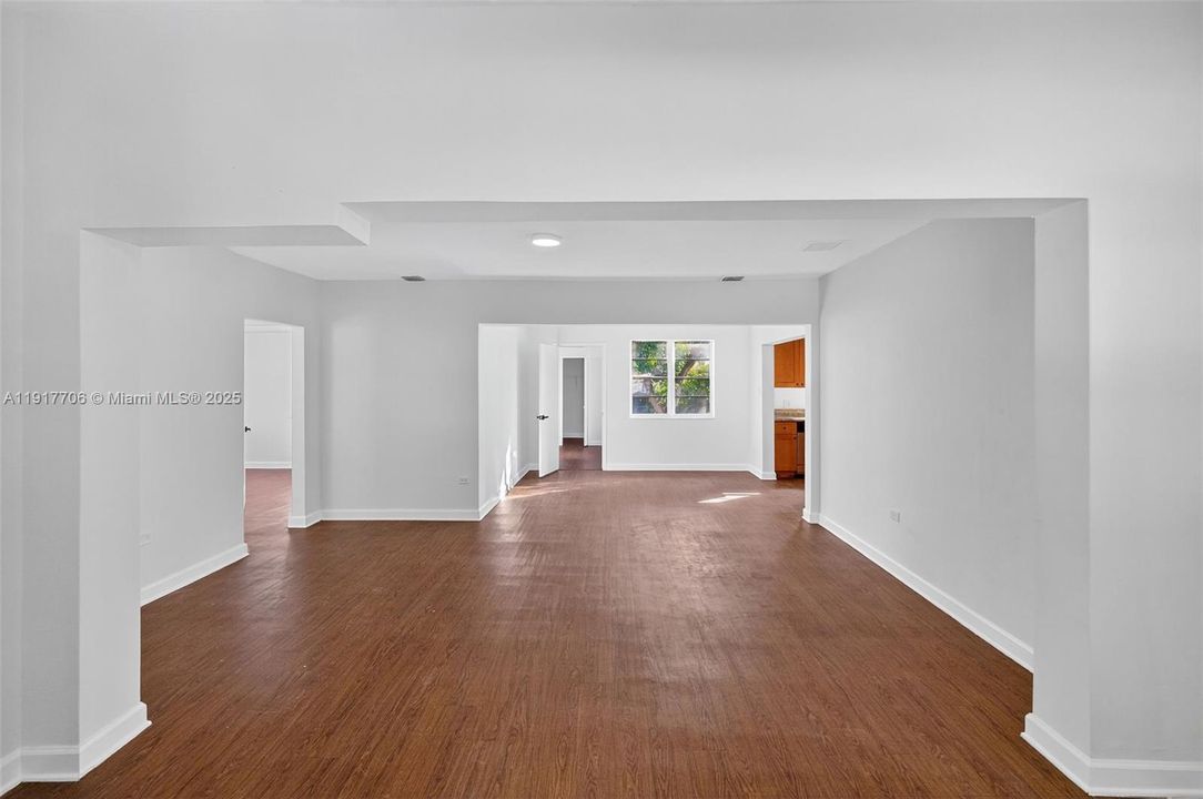 Active With Contract: $649,000 (3 beds, 3 baths, 1555 Square Feet)