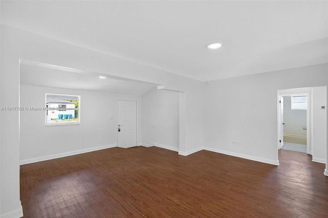 Active With Contract: $649,000 (3 beds, 3 baths, 1555 Square Feet)