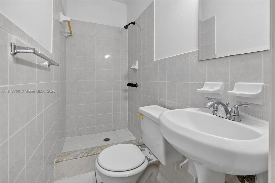 Active With Contract: $649,000 (3 beds, 3 baths, 1555 Square Feet)