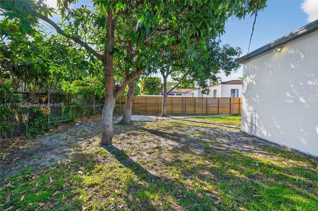 Active With Contract: $649,000 (3 beds, 3 baths, 1555 Square Feet)