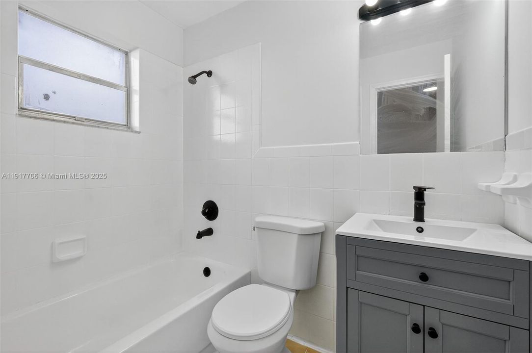 Active With Contract: $649,000 (3 beds, 3 baths, 1555 Square Feet)