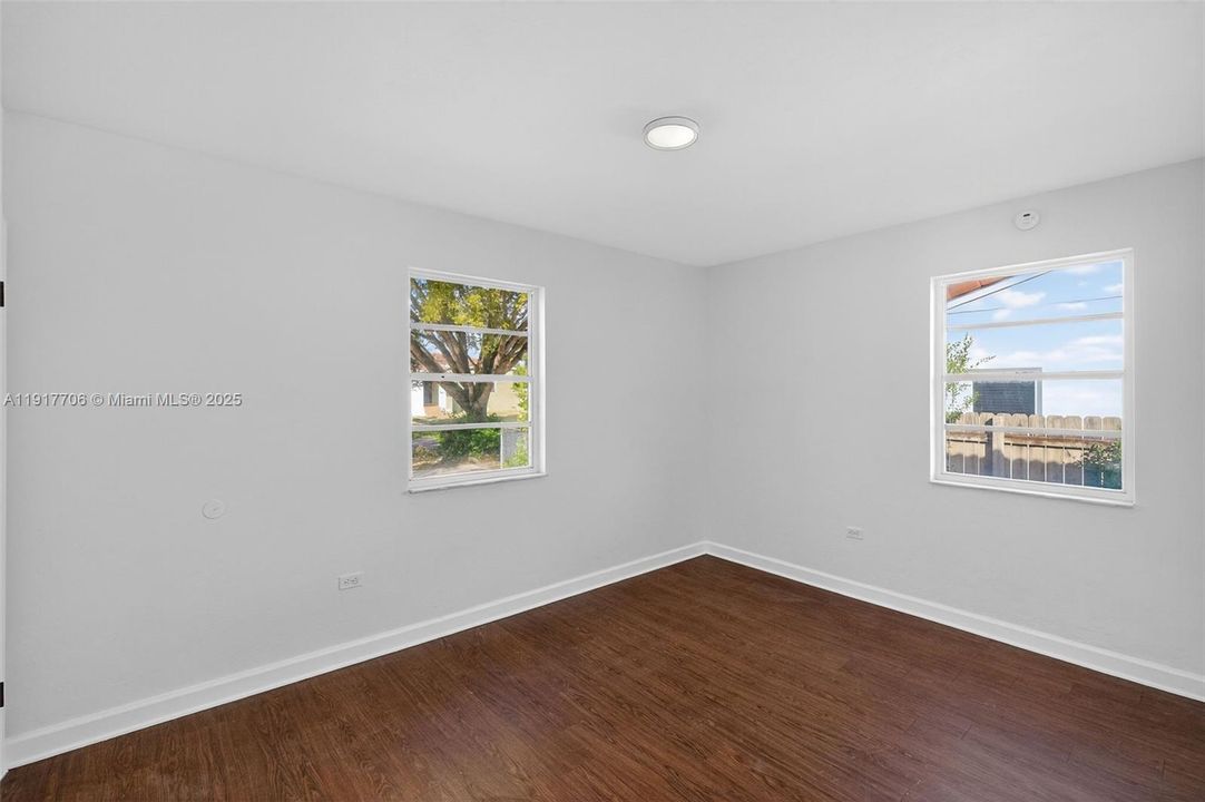 Active With Contract: $649,000 (3 beds, 3 baths, 1555 Square Feet)