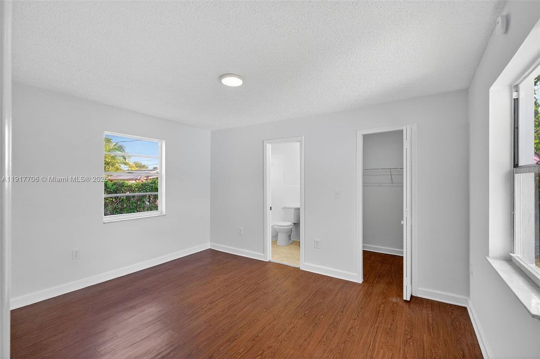 Active With Contract: $649,000 (3 beds, 3 baths, 1555 Square Feet)