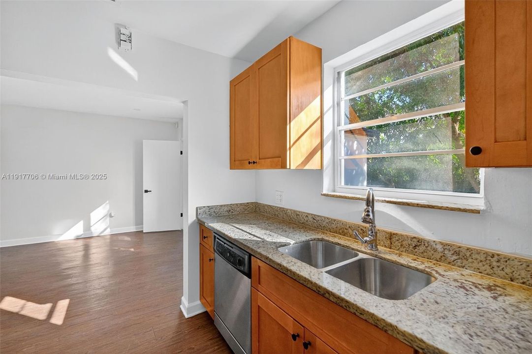 Active With Contract: $649,000 (3 beds, 3 baths, 1555 Square Feet)