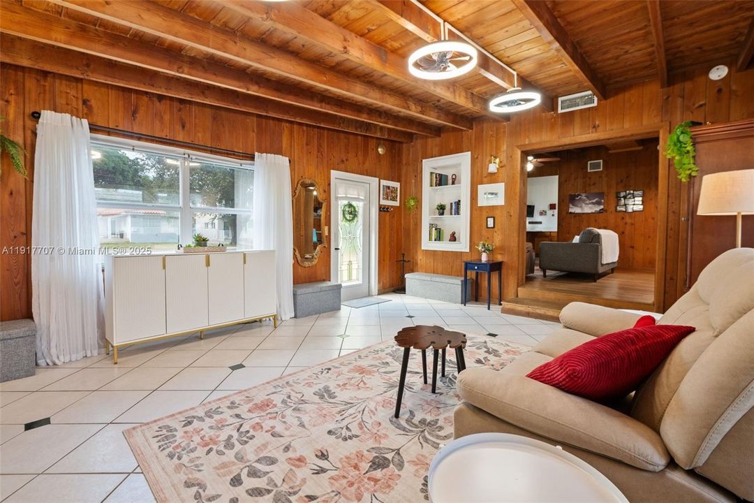 En Venta: $799,000 (3 camas, 2 baños, 1734 Pies cuadrados)