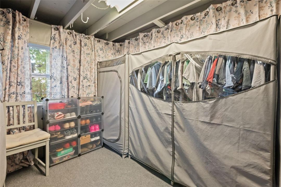 En Venta: $799,000 (3 camas, 2 baños, 1734 Pies cuadrados)