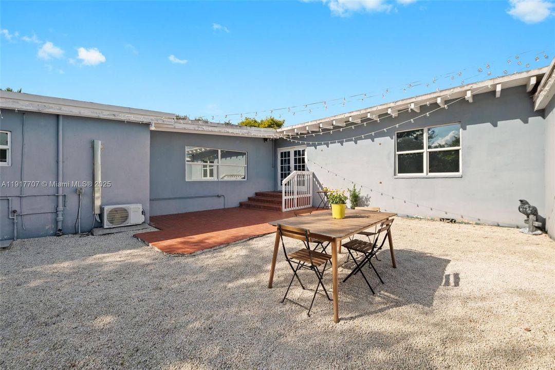 En Venta: $799,000 (3 camas, 2 baños, 1734 Pies cuadrados)