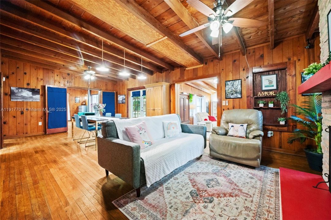 En Venta: $799,000 (3 camas, 2 baños, 1734 Pies cuadrados)