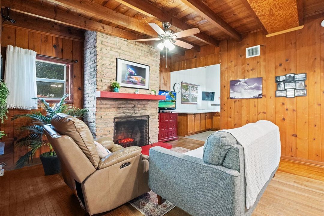 En Venta: $799,000 (3 camas, 2 baños, 1734 Pies cuadrados)