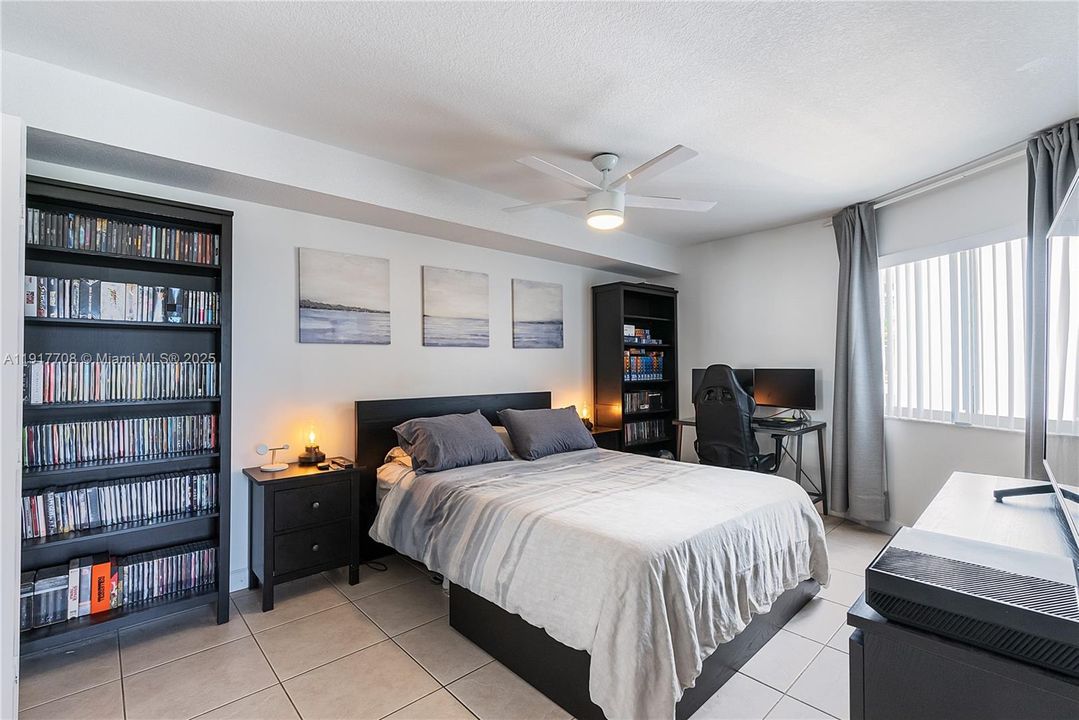 合同活跃: $2,400 (1 贝兹, 1 浴室, 710 平方英尺)