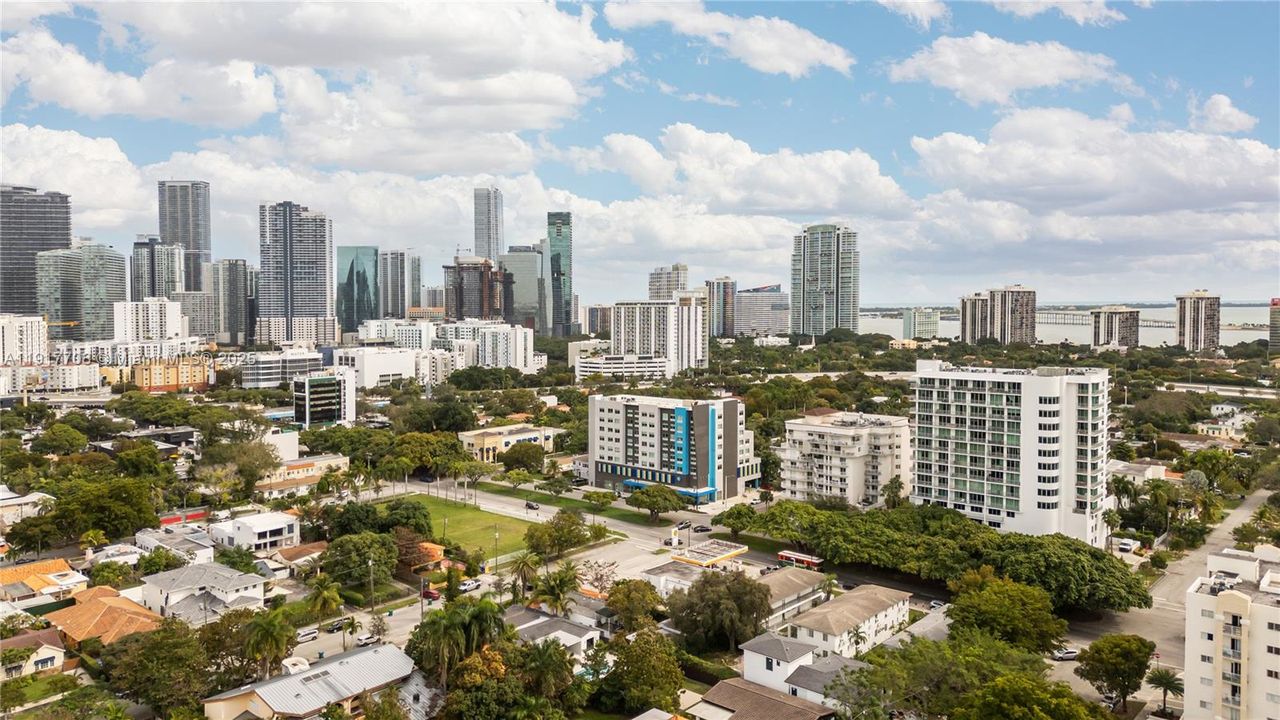 合同活跃: $2,400 (1 贝兹, 1 浴室, 710 平方英尺)