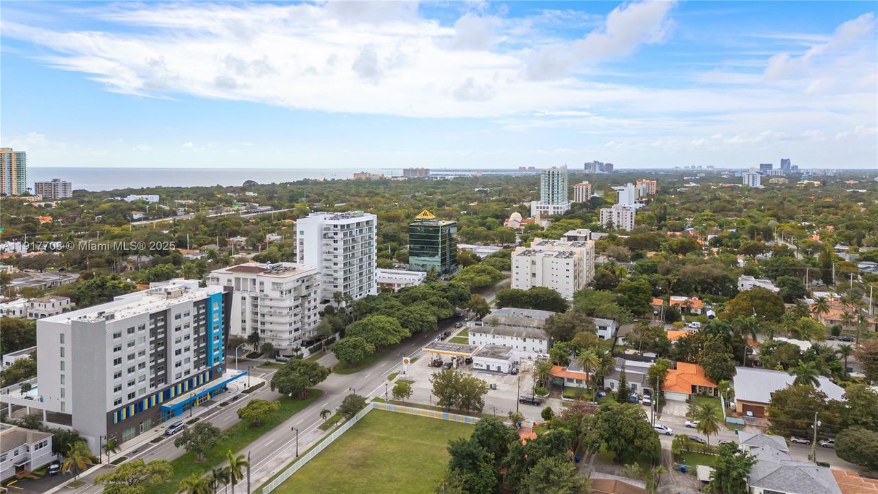 合同活跃: $2,400 (1 贝兹, 1 浴室, 710 平方英尺)