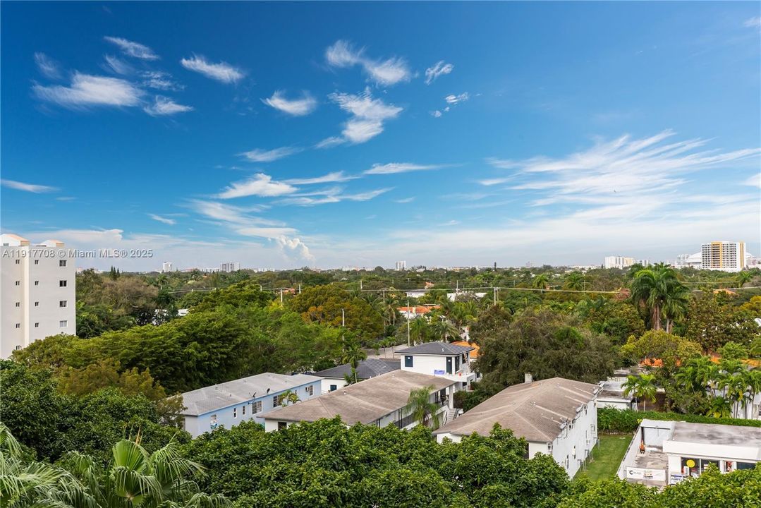 合同活跃: $2,400 (1 贝兹, 1 浴室, 710 平方英尺)