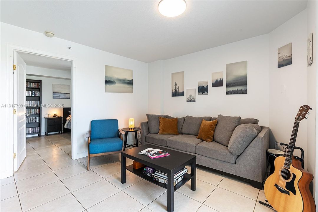 合同活跃: $2,400 (1 贝兹, 1 浴室, 710 平方英尺)