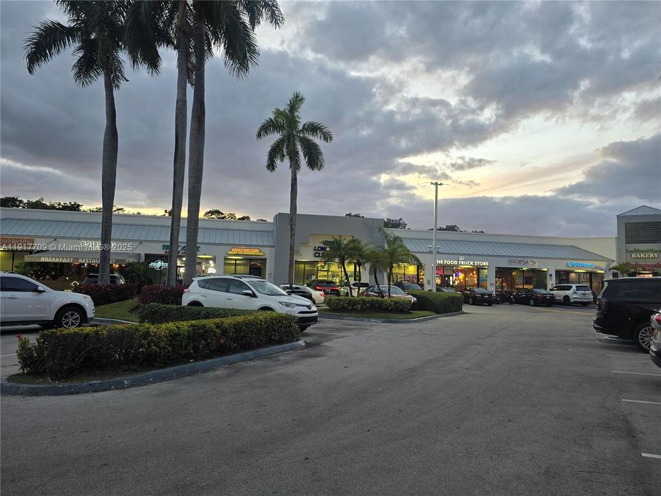 The Shoppes of Biscayne