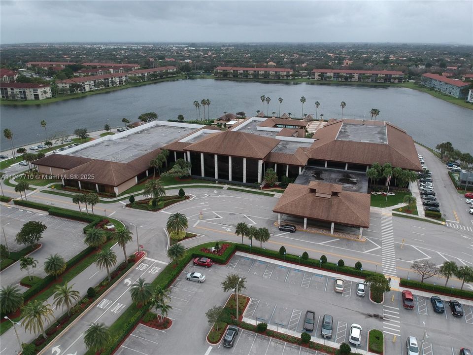 待售: $185,000 (1 贝兹, 1 浴室, 1045 平方英尺)